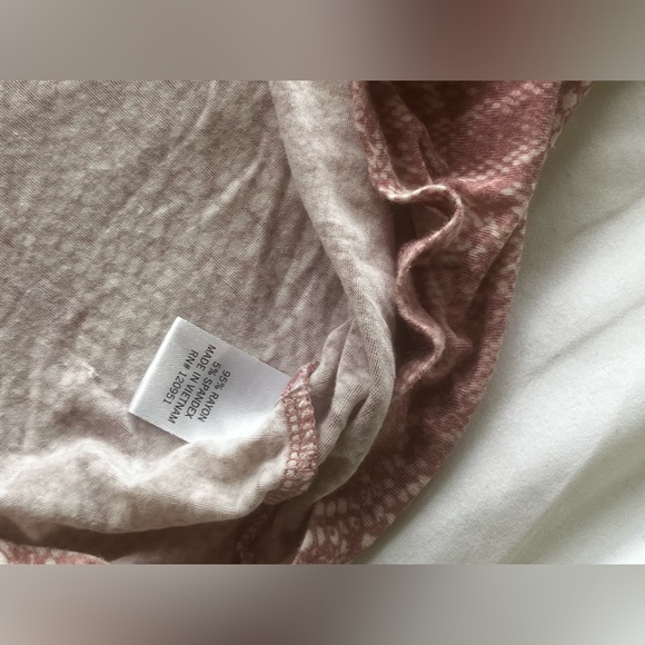 Mudd pink snakeprint top 🛍️ 4/$15 Bundle and Save 📦 - Picture 2 of 5